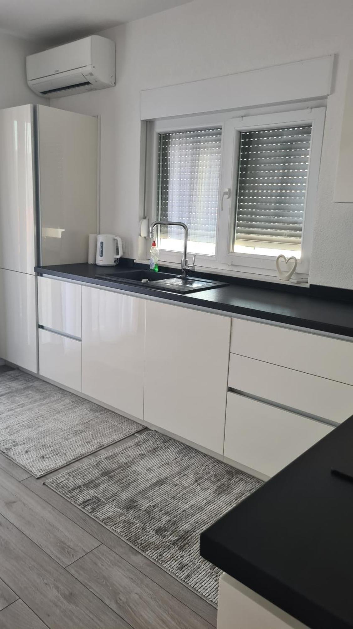 Apartment Merry - Free Garage & Parking Mostar Esterno foto