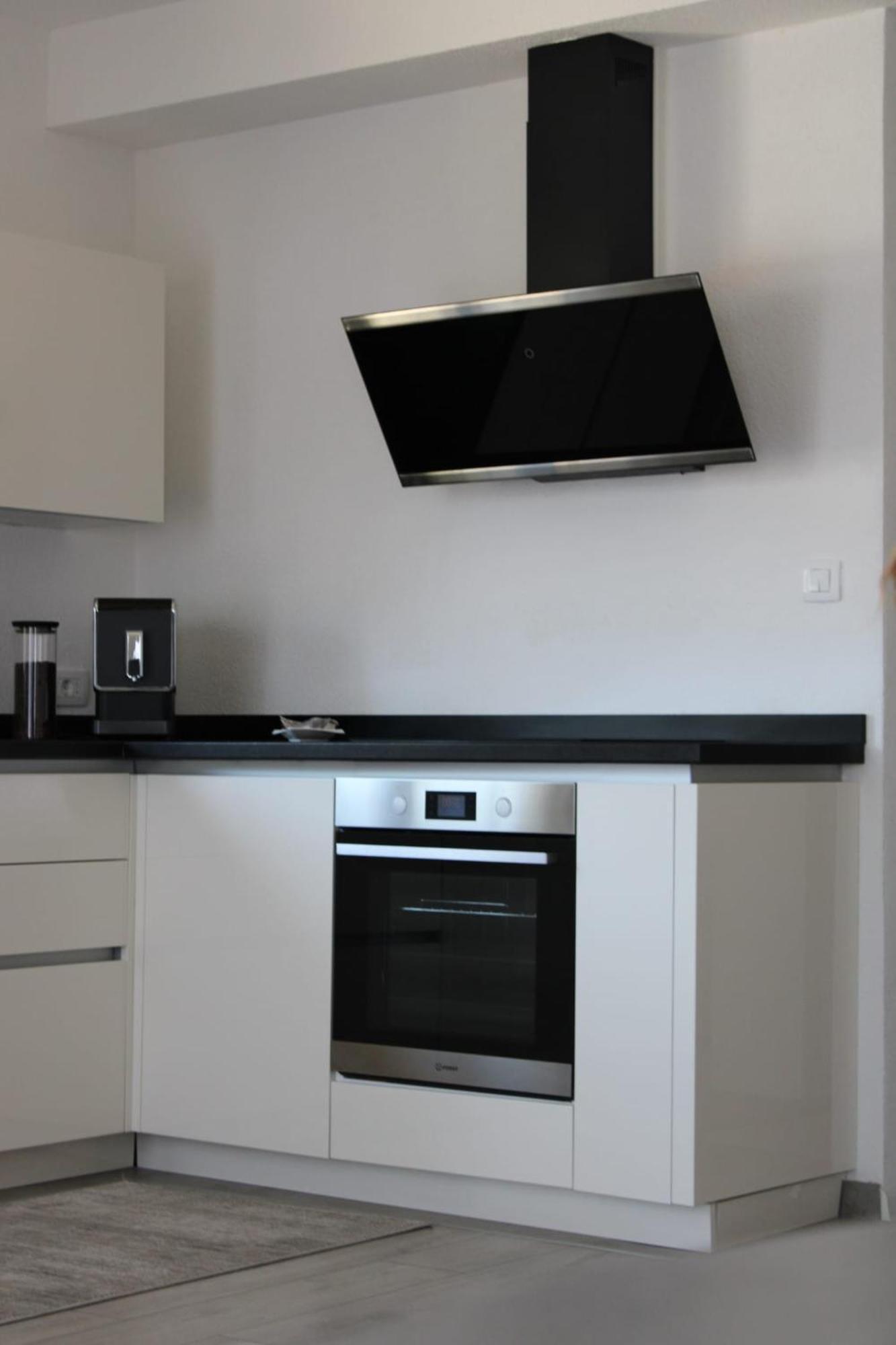 Apartment Merry - Free Garage & Parking Mostar Esterno foto